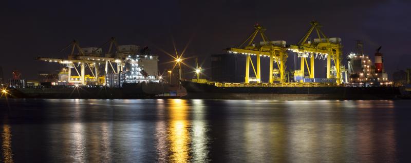 Cranes Dock Pointing Left Night Yelloe White AdobeStock_85724270.jpeg